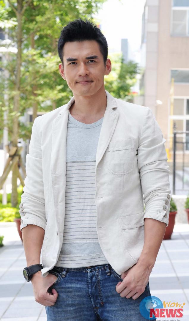 杨一展新戏熬出头执教鞭 王心如扮学生妹被嫌老
