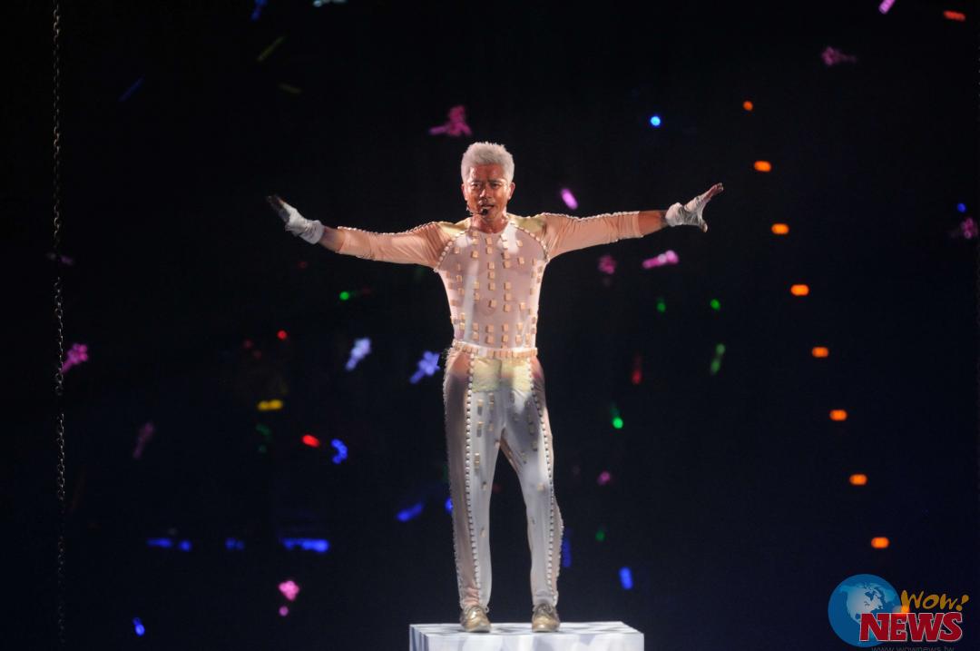 Wow!NEWS新闻网 | 郭富城「舞临盛宴」演唱会 蓝心湄舌舔海报