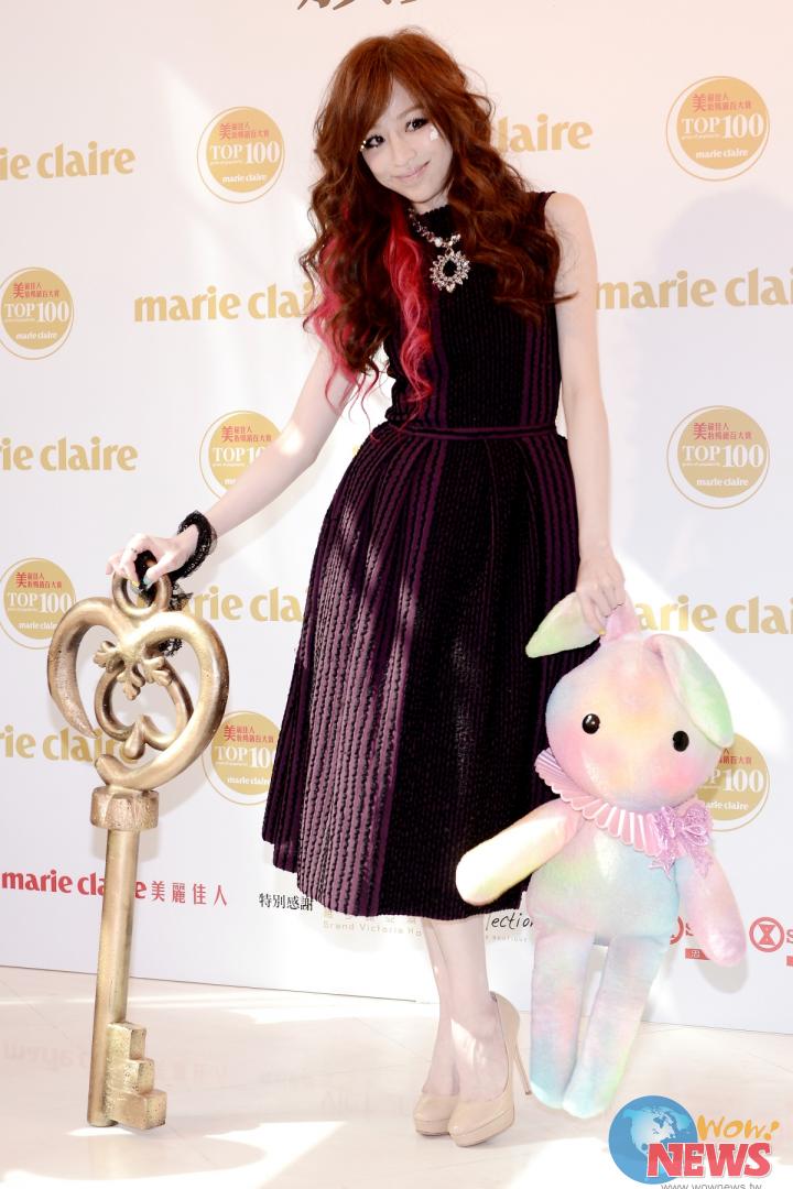 甜心教主」化身魔幻爱丽丝 <em>卢广仲短裤长袜</em>勇