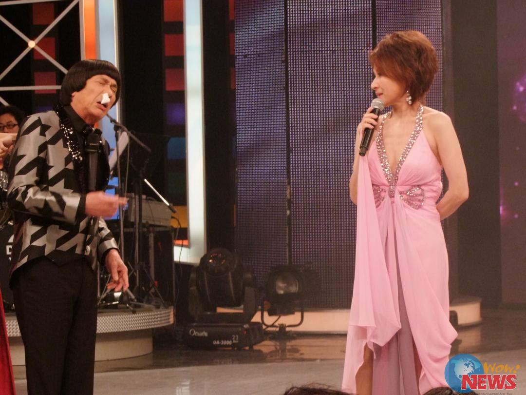 向娃大露火辣身材 害猪哥亮鼻血直流 | Wow!NEWS新闻网