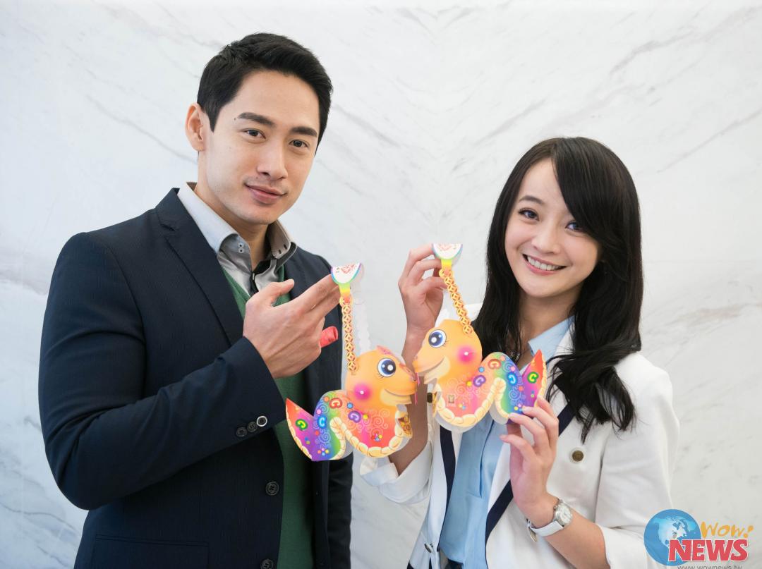 在工地求爱 路斯明让戴君竹喊累 | Wow!NEWS新闻网