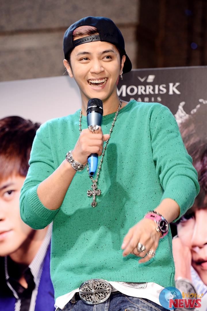 「空中飞人」见面会 罗志祥手做寿司喂歌迷 | W