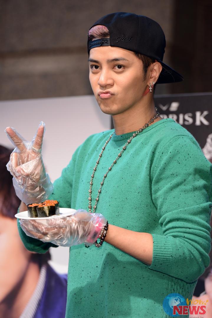 「空中飞人」见面会 罗志祥手做寿司喂歌迷 | W