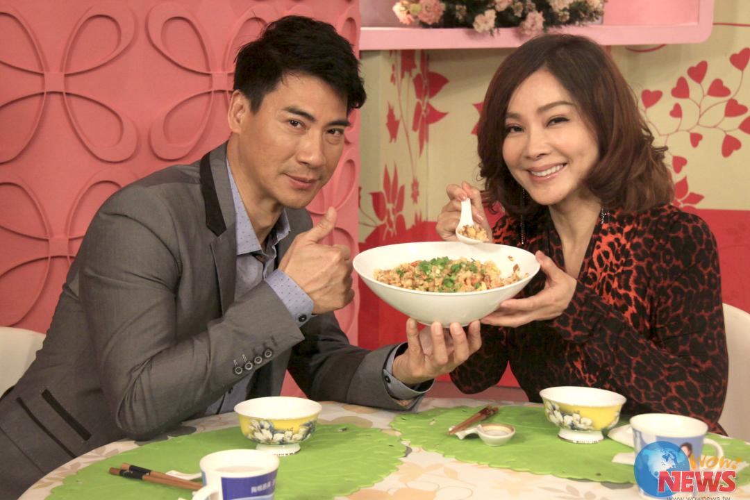 翁家明秀厨艺 蛋炒饭让陈美凤赞不绝口 | Wow!NEWS新闻网