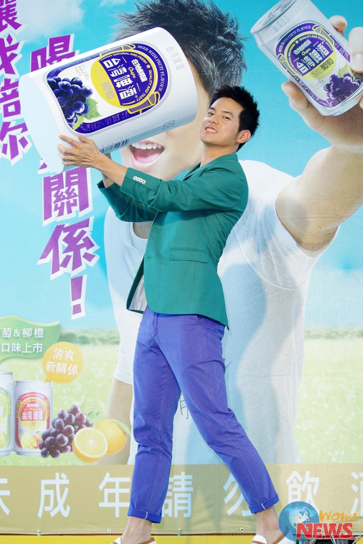 宥胜代言水果啤酒 色彩上身尽代言人本色 | Wo