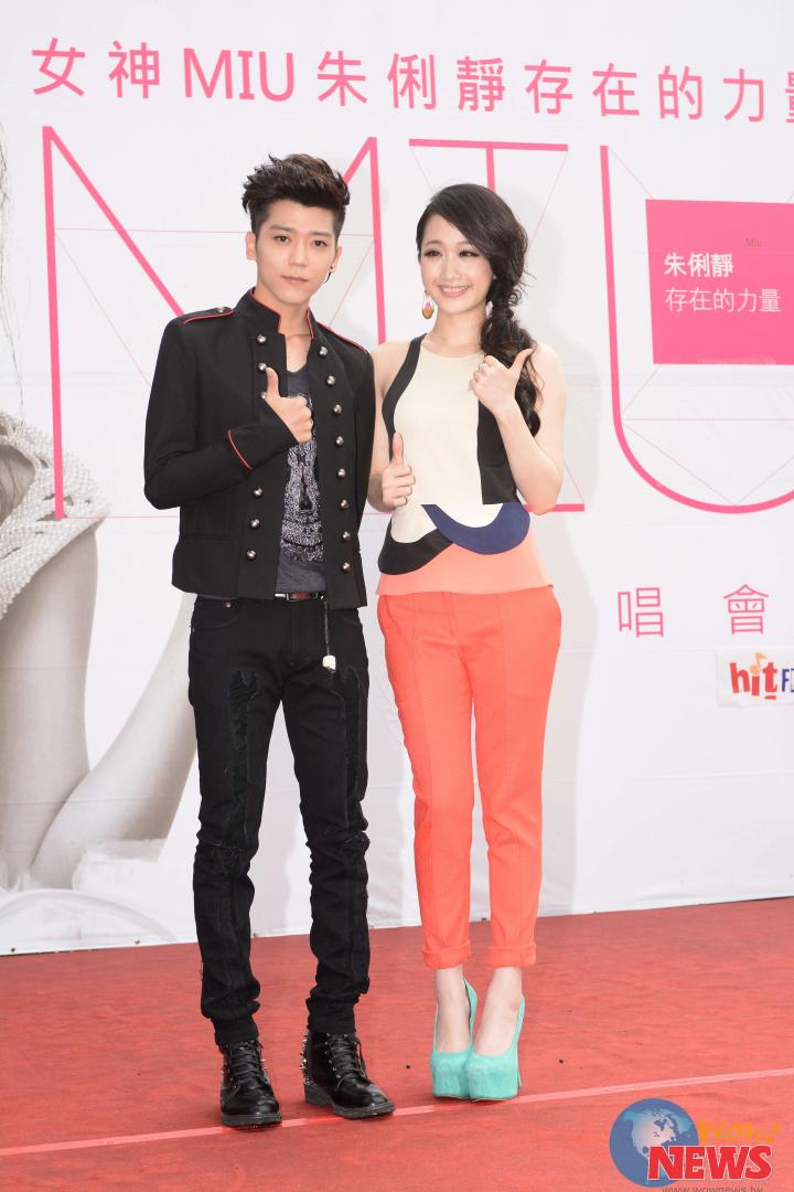 朱俐静签唱会师兄bii站台力挺