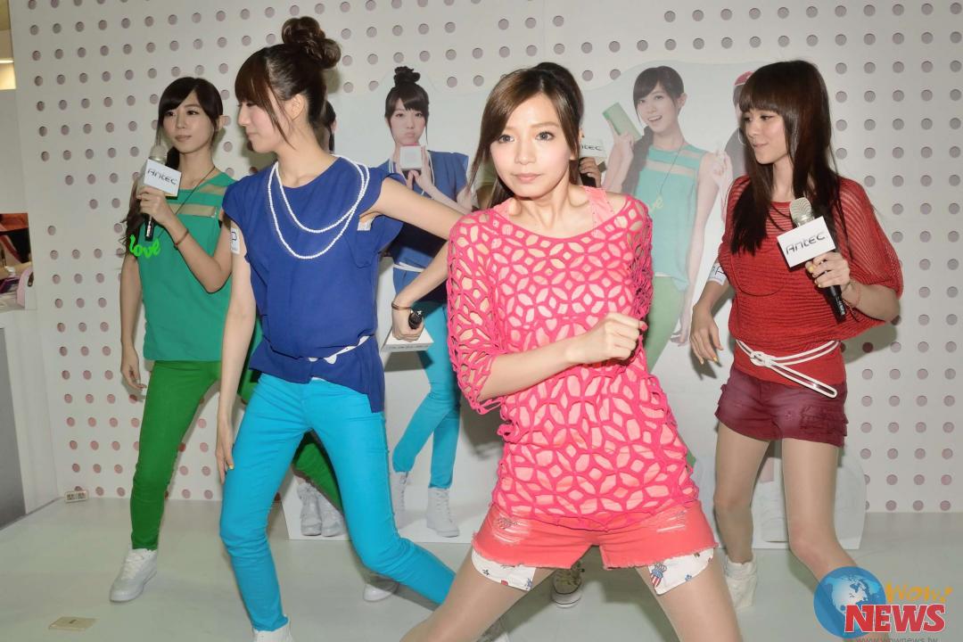 <em>超元气女孩</em>孩Popu Lady登台 热情粉丝High翻电