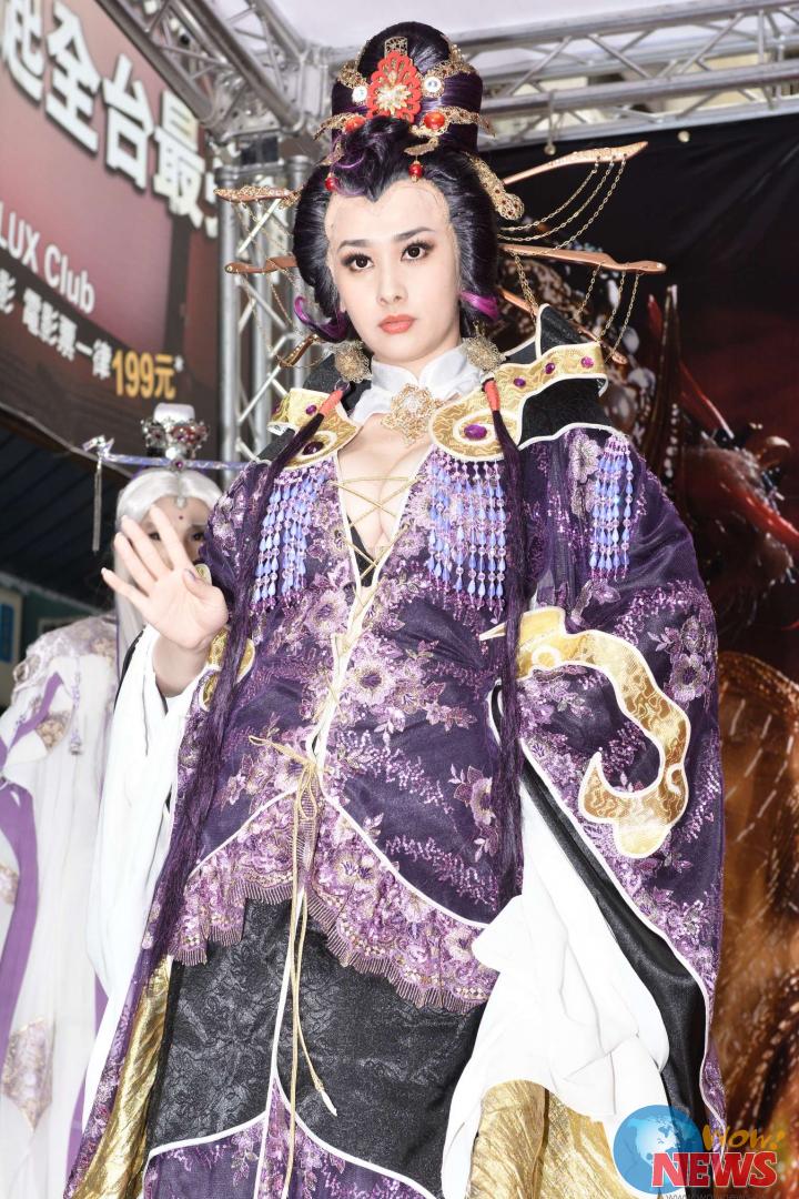 爆乳洪棠扮「太息公」 波涛汹涌好身材引人遐