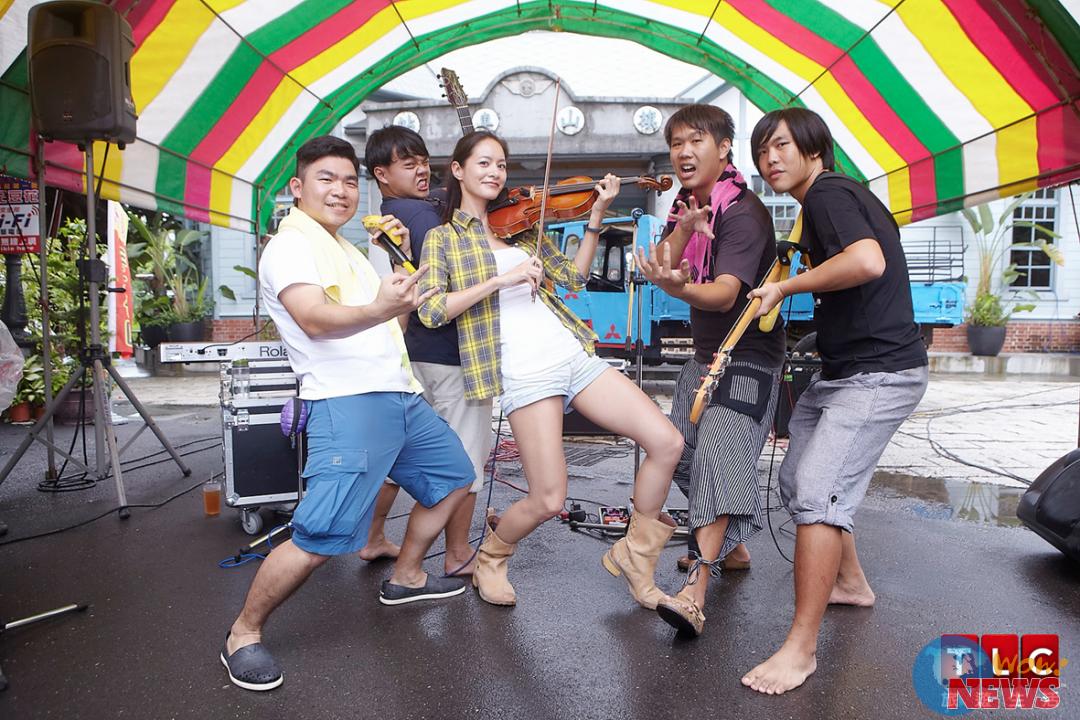 Janet旗山街头叫卖香蕉 险害台青蕉乐团血本无