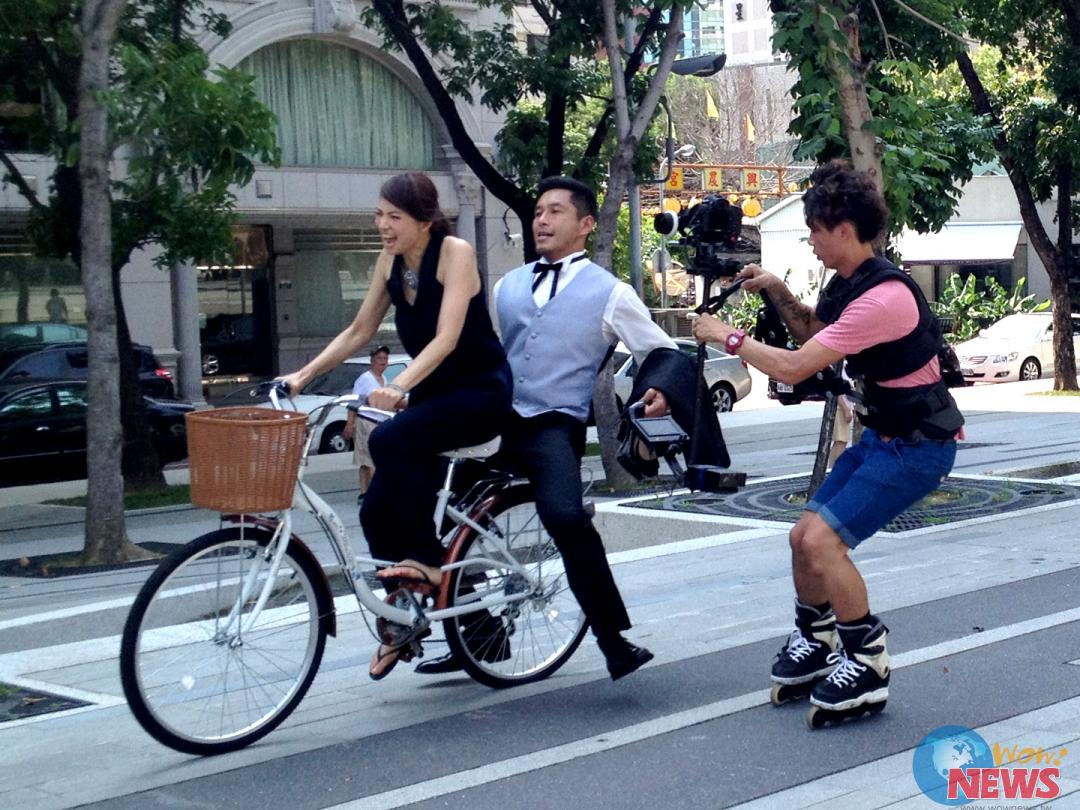 阿喜首部浪漫爱情微电影 大嗑美食好胃口吓坏