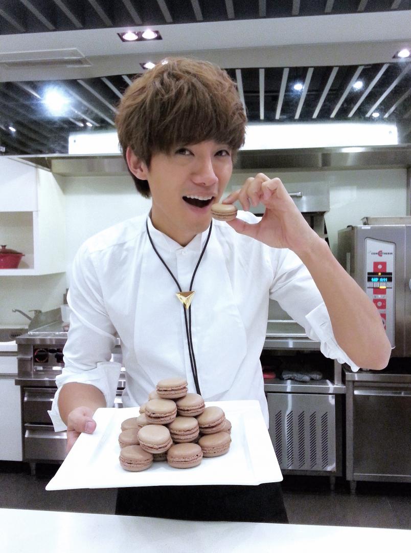 李唯枫挑战高难度甜点马卡龙 施易男夸有guts | Wow!NEWS新闻网