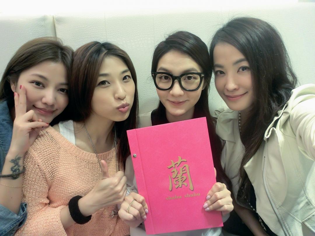 吴亚馨火锅店开幕遇地震 好友惊呼「亚馨开店,惊天动地」 | Wow!NEWS新闻网