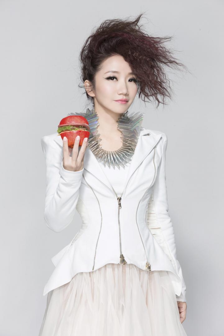 陶晶莹睽违8年再发片 十金制作阵容《真的假的》 | Wow!NEWS新闻网