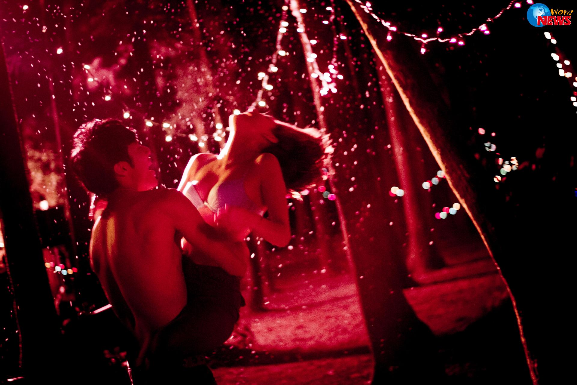 张睿家激情演出《到不了的地方》 自豪:露两点