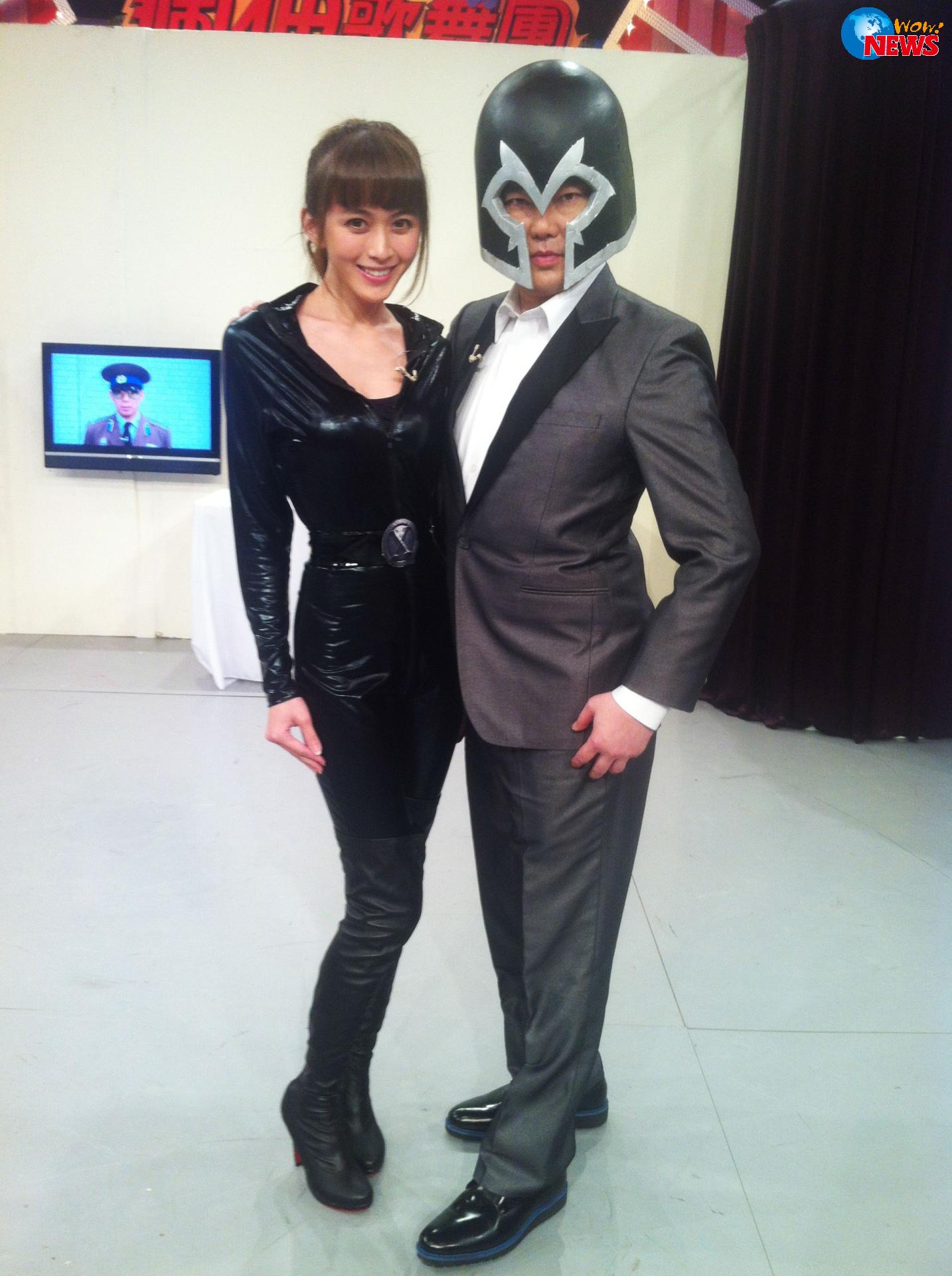 阳帆搞KUSO演万磁王 头盔太紧听不到声音「