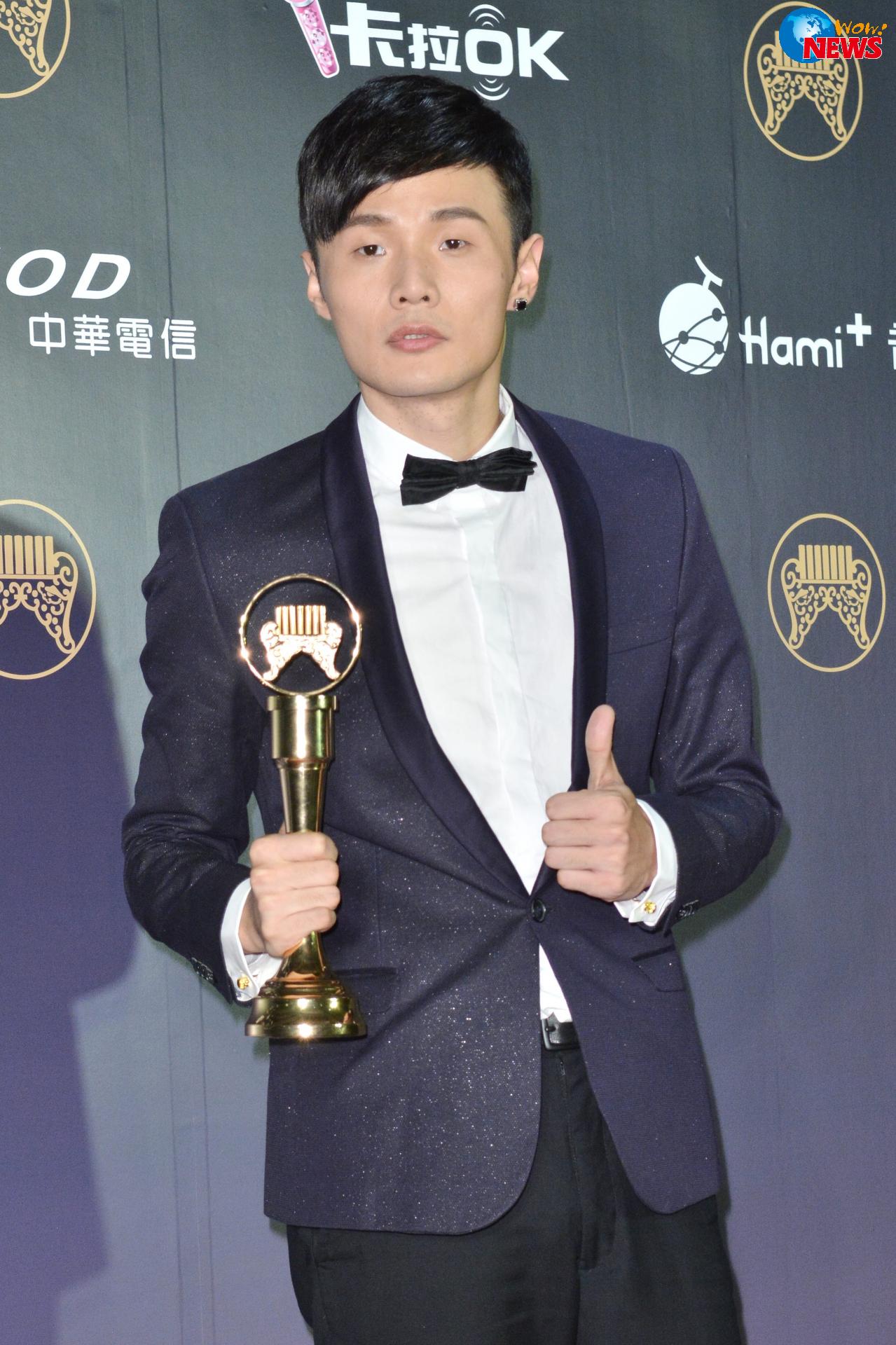 大陆创作歌手李荣浩以「模特」拿下本届金曲最佳新人奖!