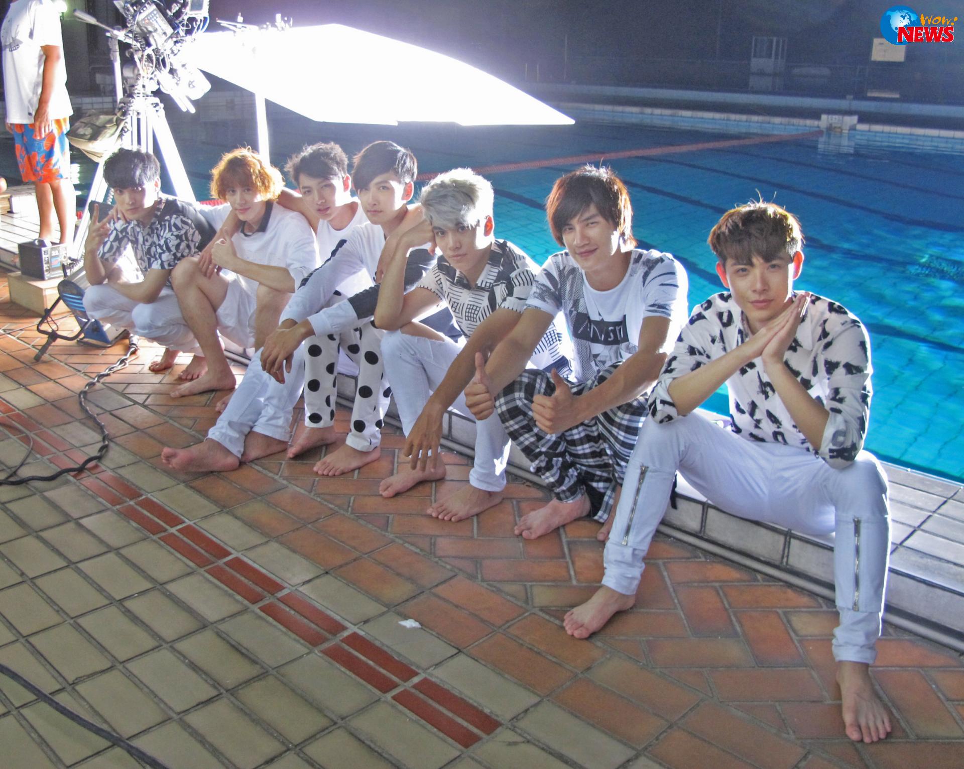 SpeXial团员搏命演出 跳入5公尺深水池呈现窒