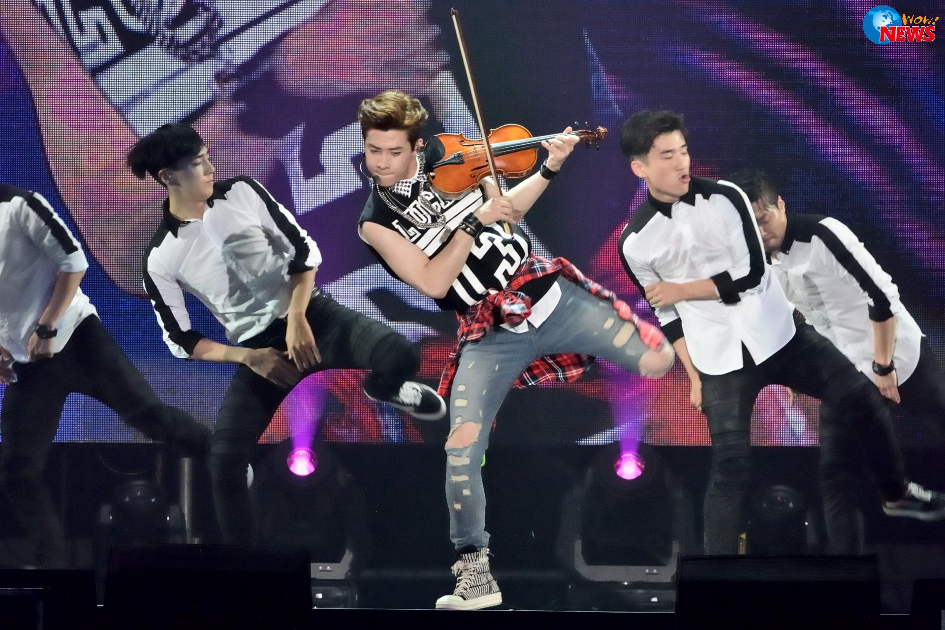 Henry小提琴热舞帅爆公益演唱会 萧煌奇动听歌