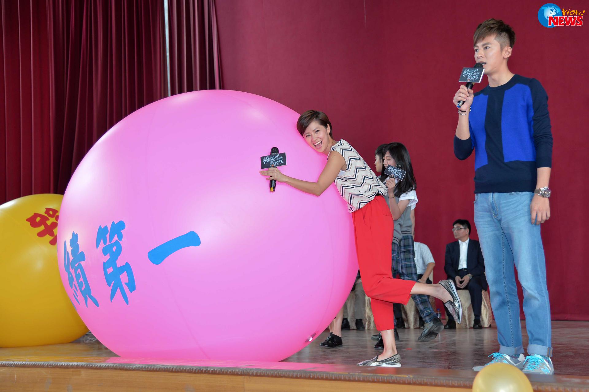 与林予晞乱入校园 鼓励学生做自己 不要忘了必