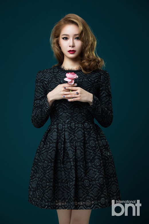 艺人孟胜智拍写真 调皮短T露性感<em>马甲肌</em> LIFE